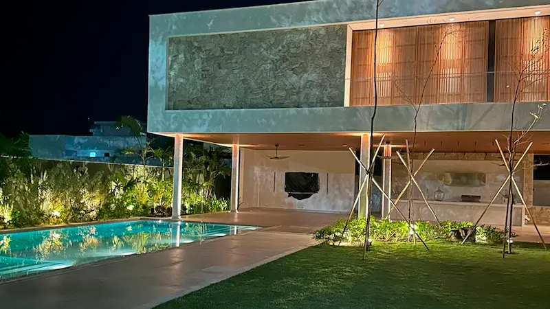 Villagio Felicita II - Casa contemporânea com pé direito duplo projetada por BMF Arquitetura e realizada por FSS Empreendimentos com 350m² de área construída em um terreno de 300m² bifamiliar | Condomínio Art Life, Recreio dos Bandeirantes.